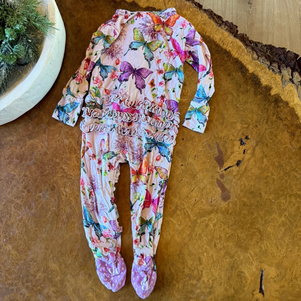 🦋 Posh Peanut Watercolor Butterfly Zip Footie Pajamas – Baby Girl (6–9 Months) - Picture 4 of 4